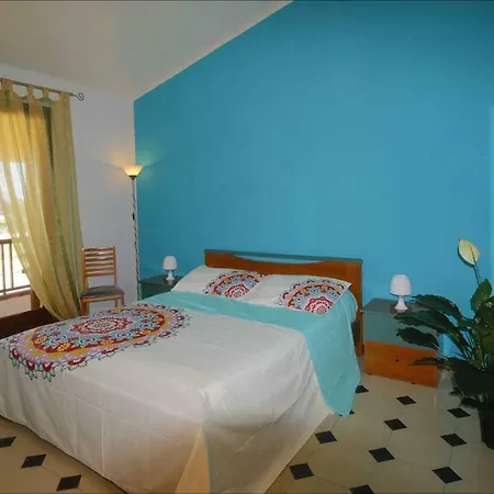 Rosella 3* Petrosino