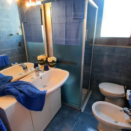 Rosella 3* Petrosino